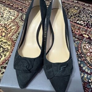 Ann Taylor Dark Suede Heels with Bow, great condition, 3.5” heel